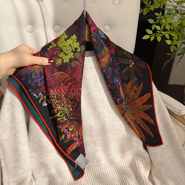 Double Faced Printed Scarf Lux - مراجعة Winter Clothing Hong Kong وسعره