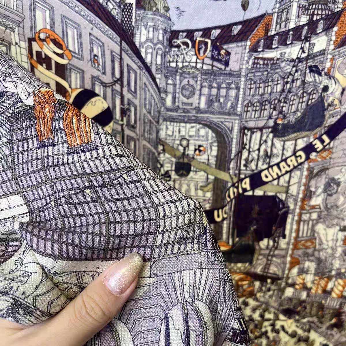 Two Faced Print Designer Scarf - مراجعة Winter Clothing Hong Kong وسعره